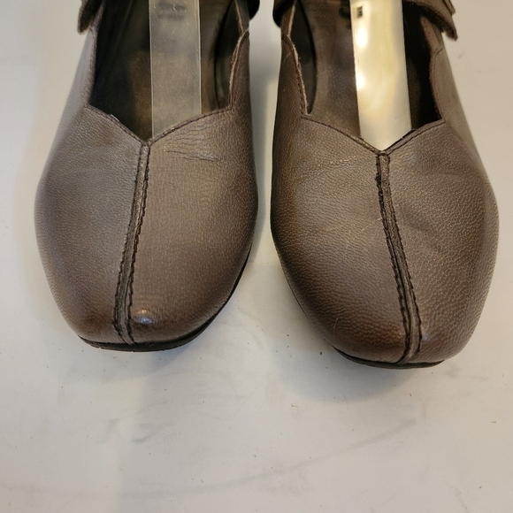 EUC FIDJI LEATHER MARY JANES TAUPE/BROWN SIZE 37 - Picture 4 of 10
